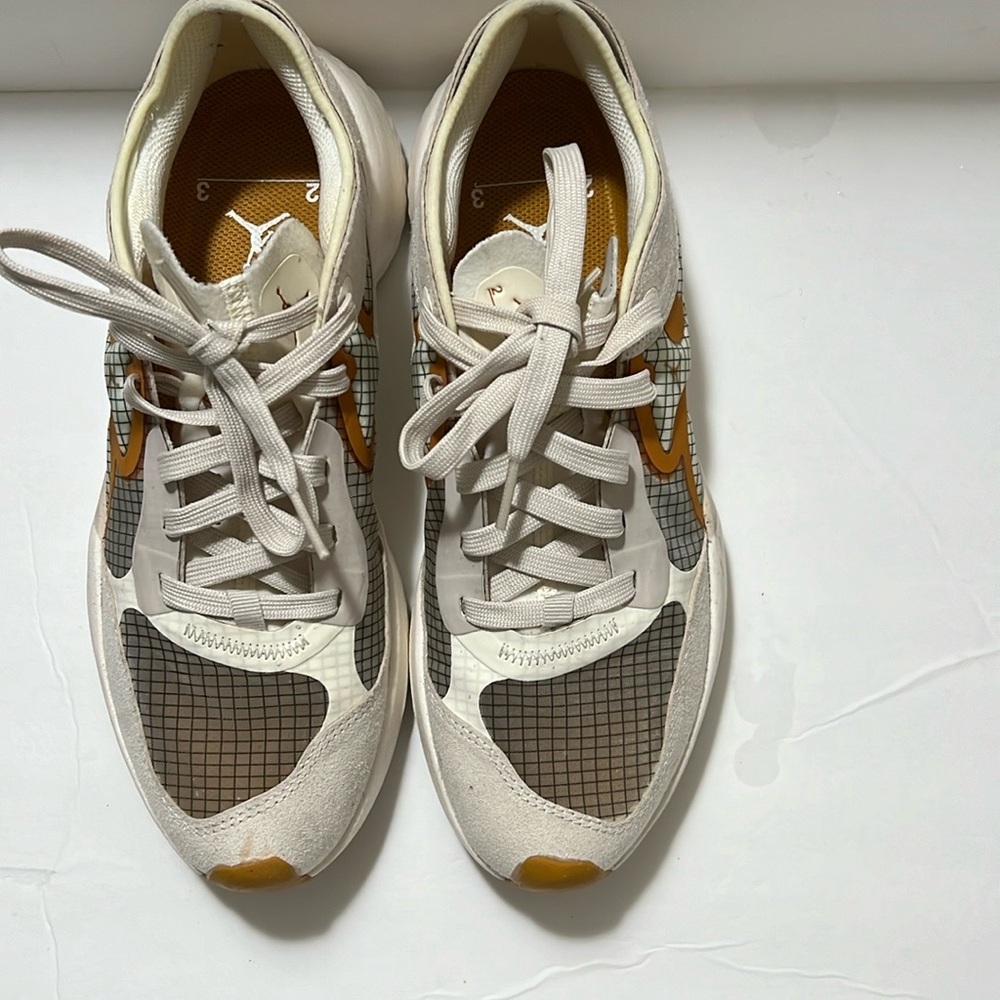 Jordan Delta 3 Light Orewood Brown Women’s Sneakers Athletic Casual Shoes Sz 8.5